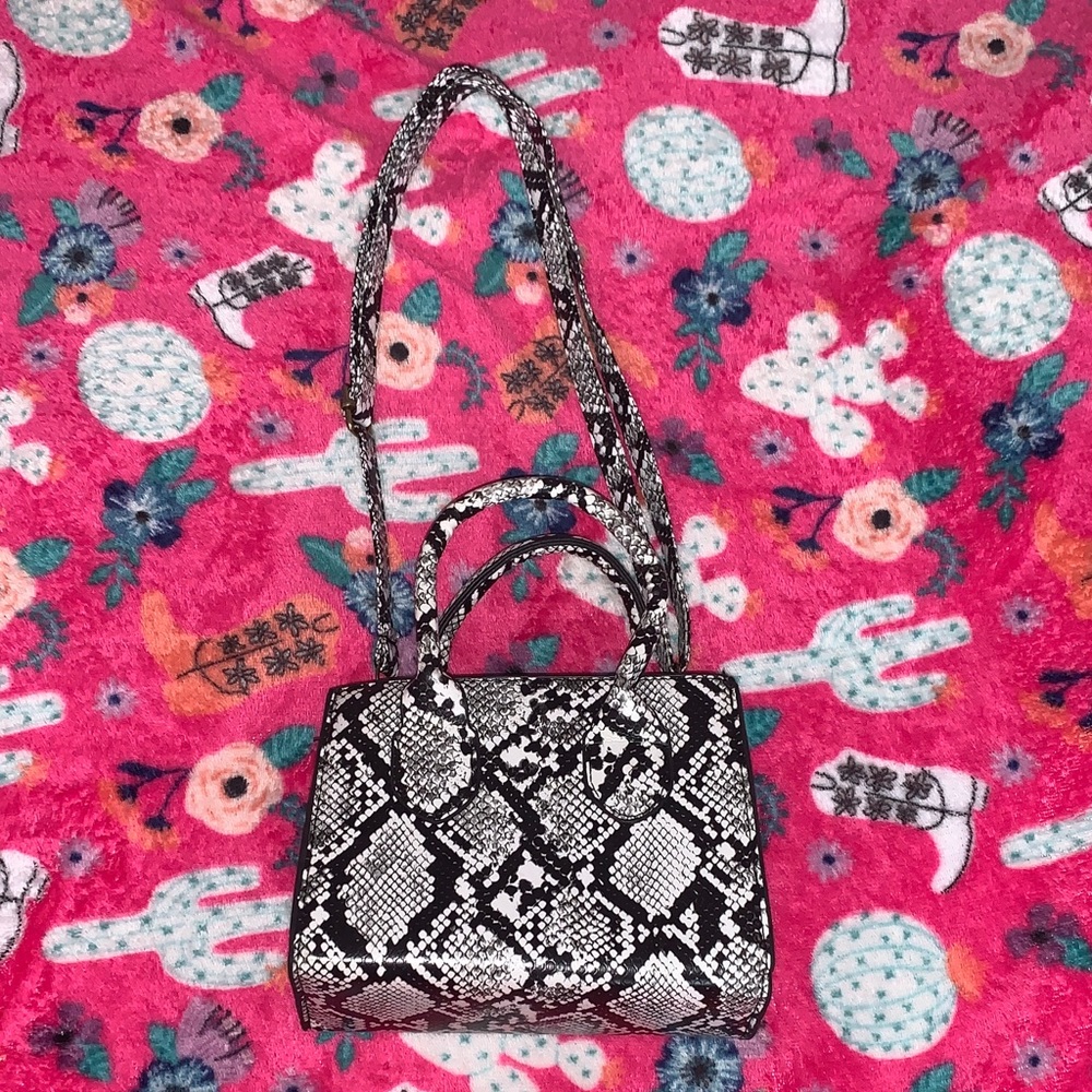 SHEIN Black and White Snakeskin Shoulder Bag